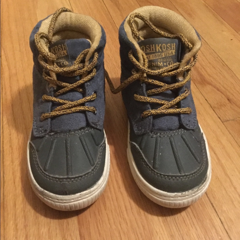 OshKosh boots for toddler boys